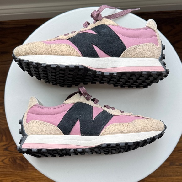 New Balance Women's 327 Sneakers Size 8.5 - Picture 4 of 16